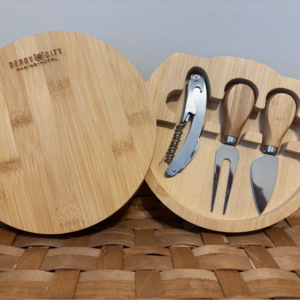 Louisville KY Derby City Gaming Hotel branded Bamboo Cheese Board & Utensil Set